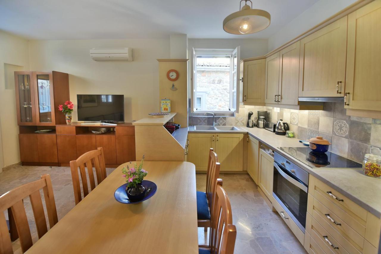 Feel At Home - Family House In Hydra Buitenkant foto