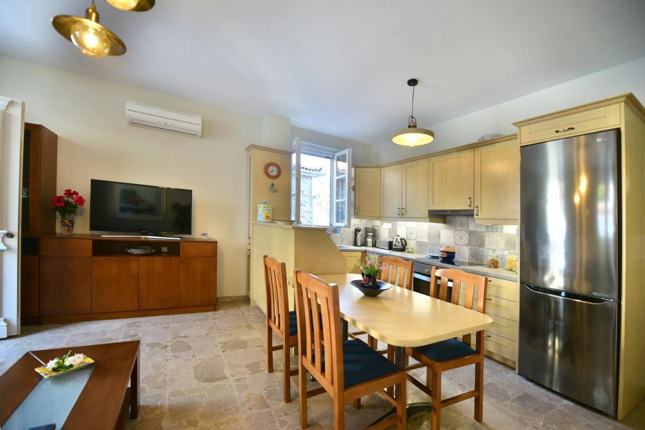 Feel At Home - Family House In Hydra Buitenkant foto